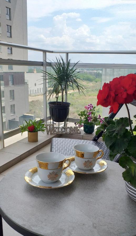 Sunshine - New & Quiet 1Br Apt, Business Area, Close To Airport, Highway A3, Subway Bucharest Exterior photo